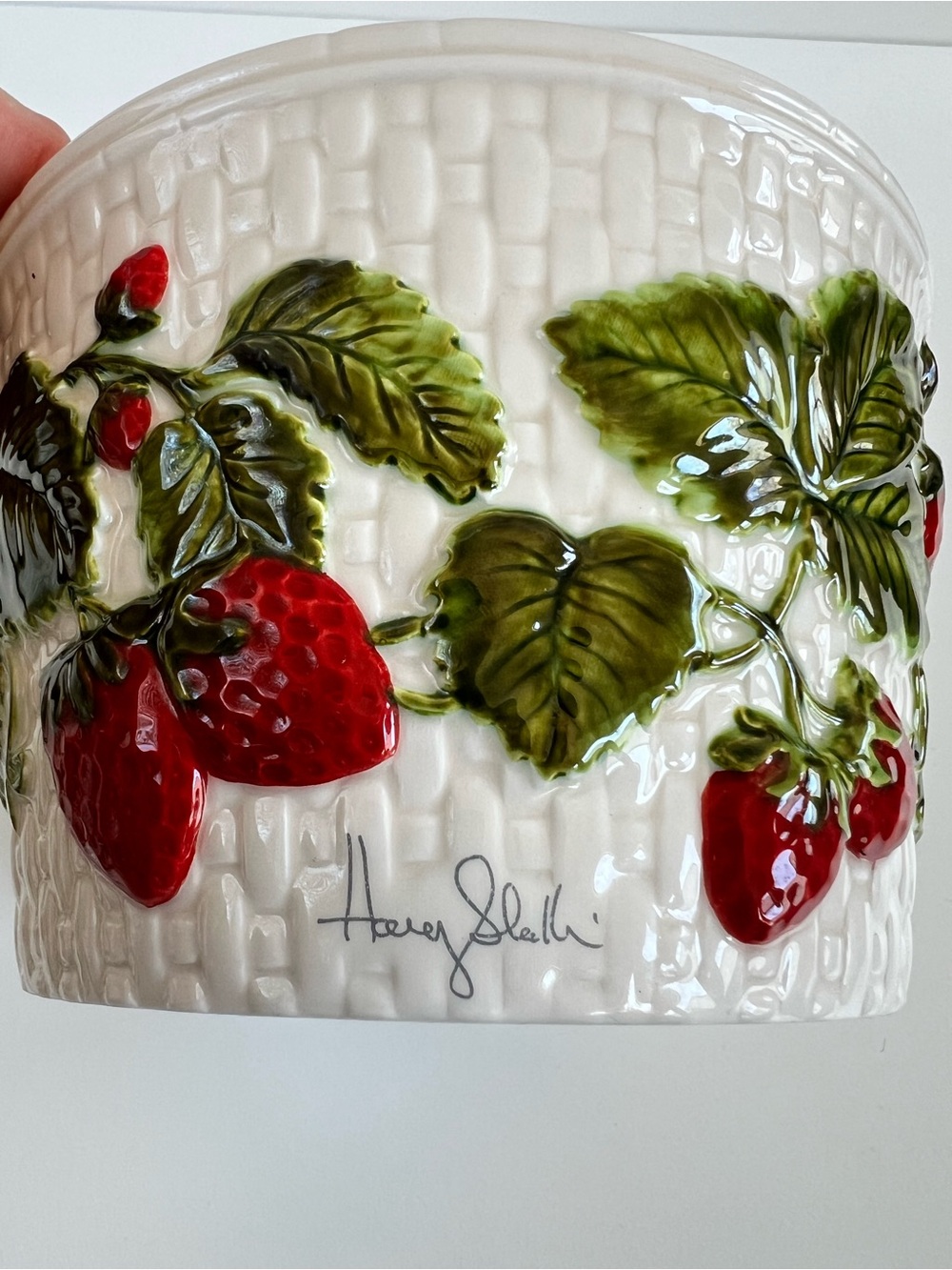 White Barn Bath And Body Works Strawberry Candle In Basket Jar Cottage Fairy - Picture 7 of 12